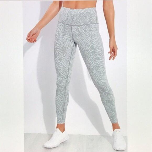 Varley Estrella Yoga Leggings Gray Rattlesnake Size M NWT - Picture 5 of 11